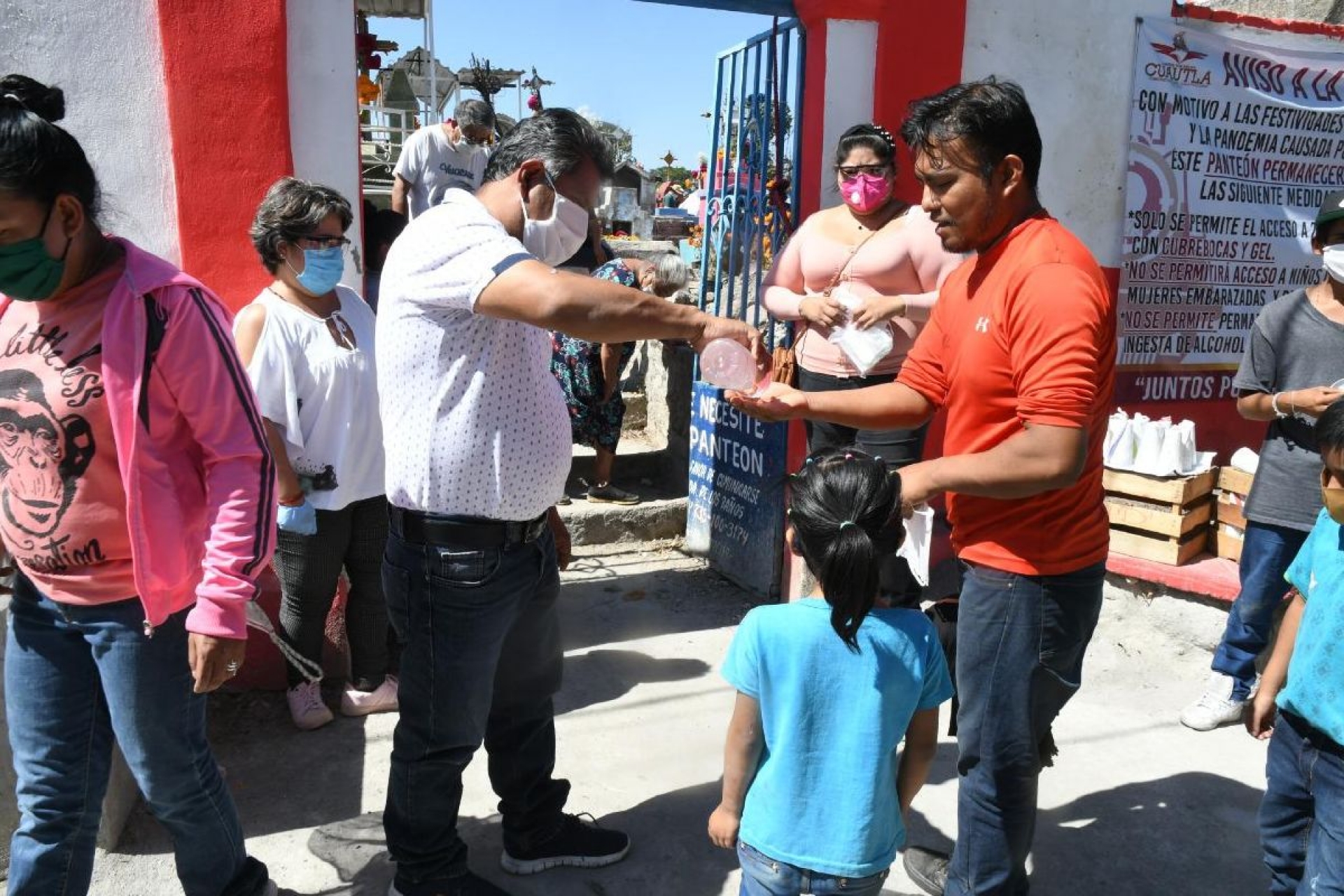 Implementa operativo en cementerios de Cuautla