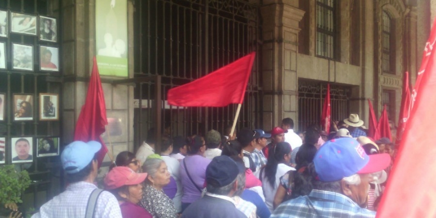 Marchan antorchistas en Cuernavaca por acuerdos incumplidos