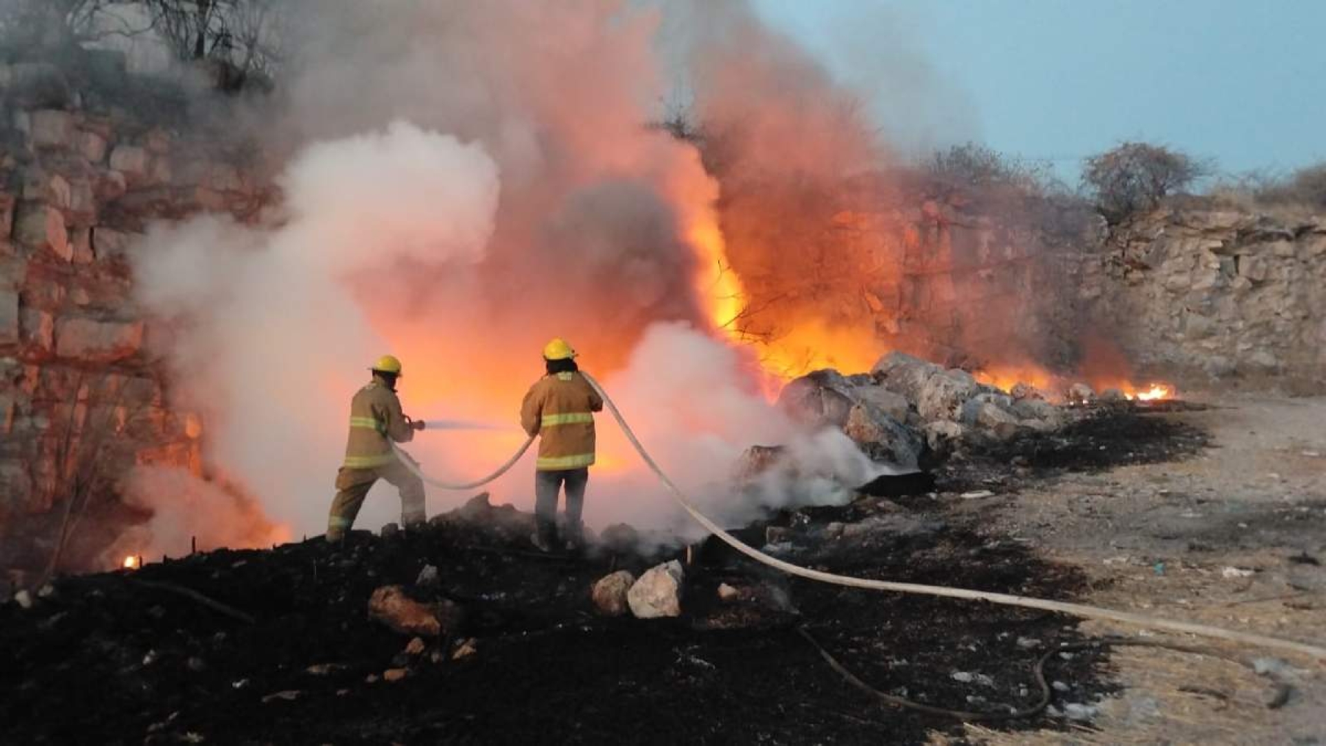 Se incendia un predio en Zapata