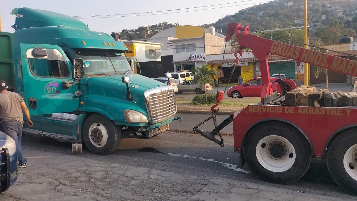 Malestar de transportistas por excesos en servicio de grúas en Yautepec