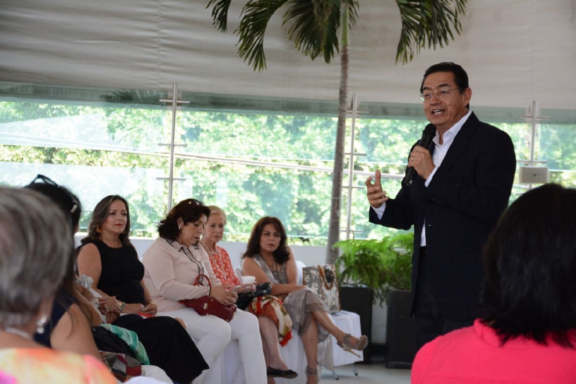 Proponen incentivar labor de servidores públicos en sector salud