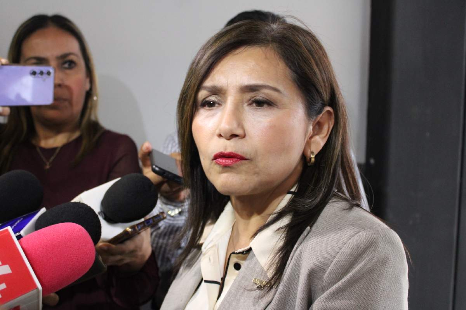 Mediante legislación se resolverá conflicto en FDyCS: León Hernández