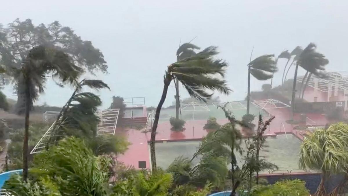 Tifón 'Mawar' azota la isla de Guam, con tormentas y vendavales