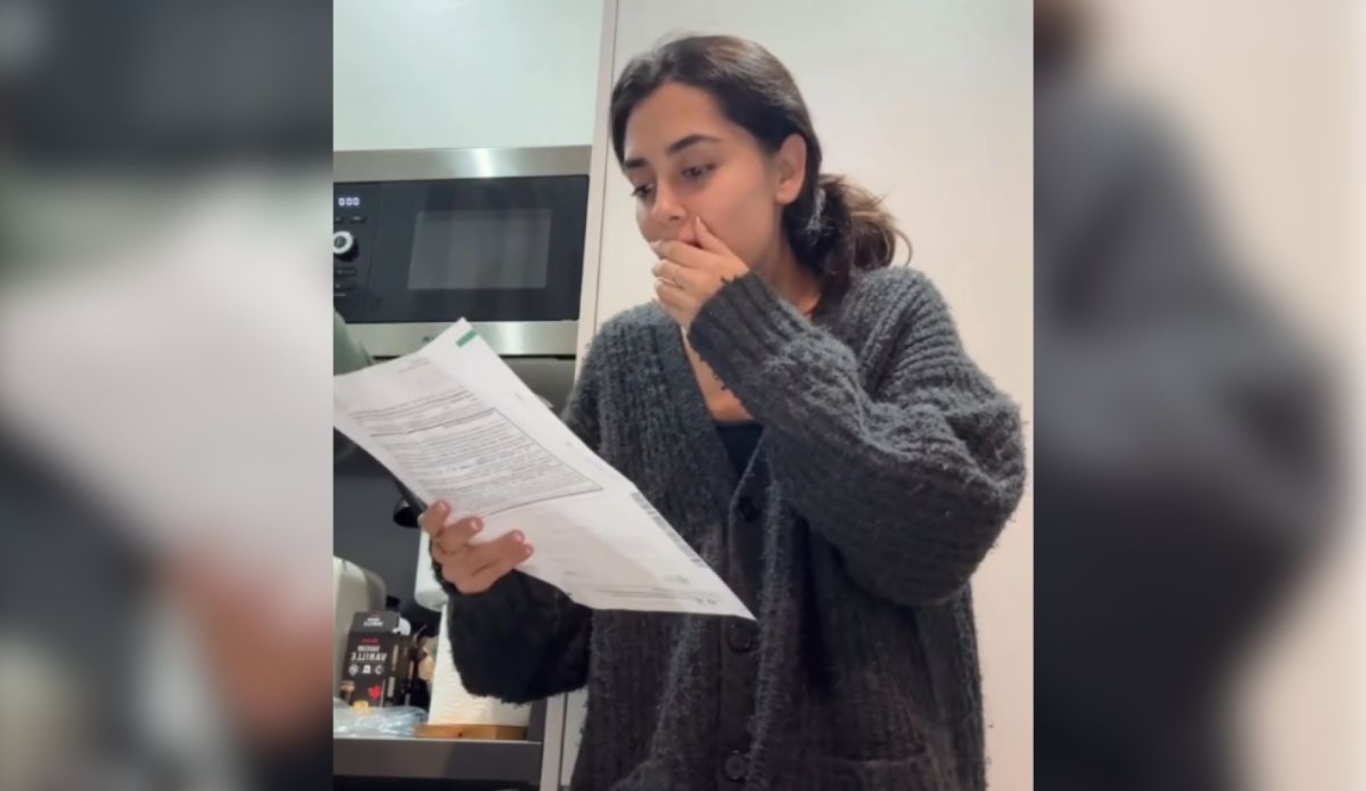 Joven mexicana descubre su deportación en España y se vuelve viral por reacción