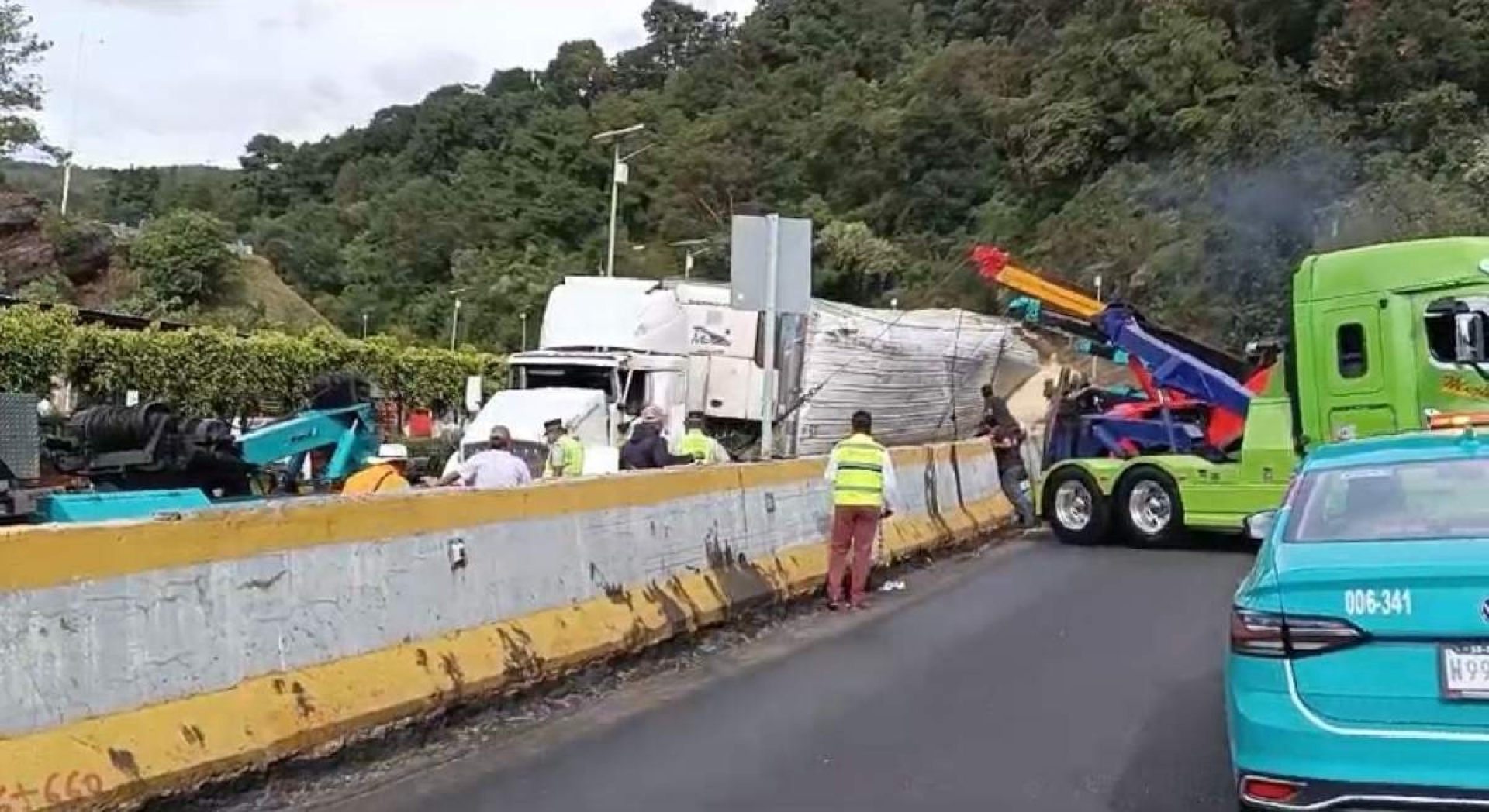 Se impactan dos tráileres en el Paso Exprés y en 'La Pera'