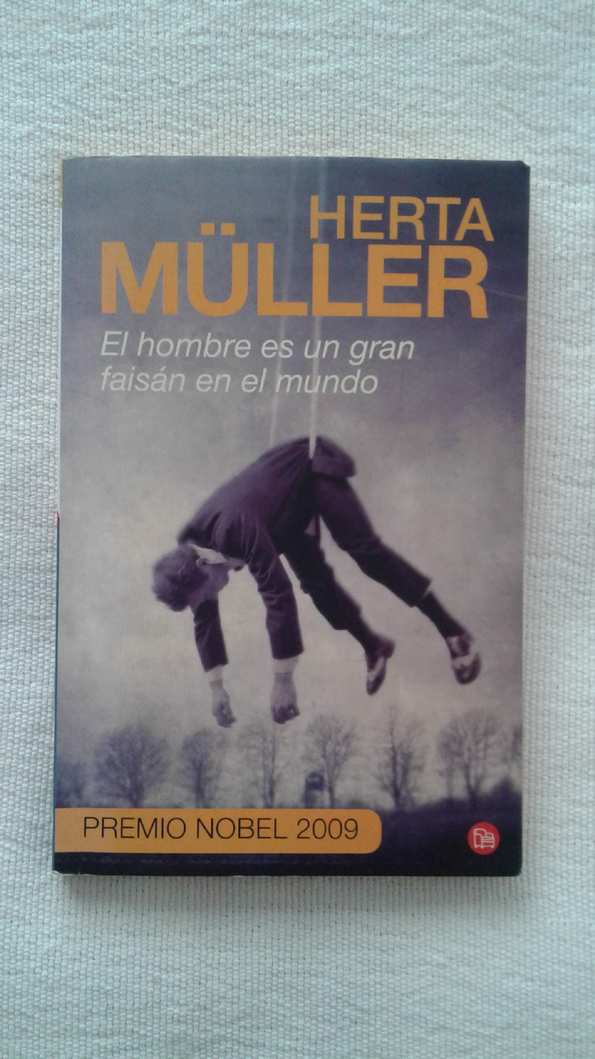El hombre es un gran faisán en el mundo