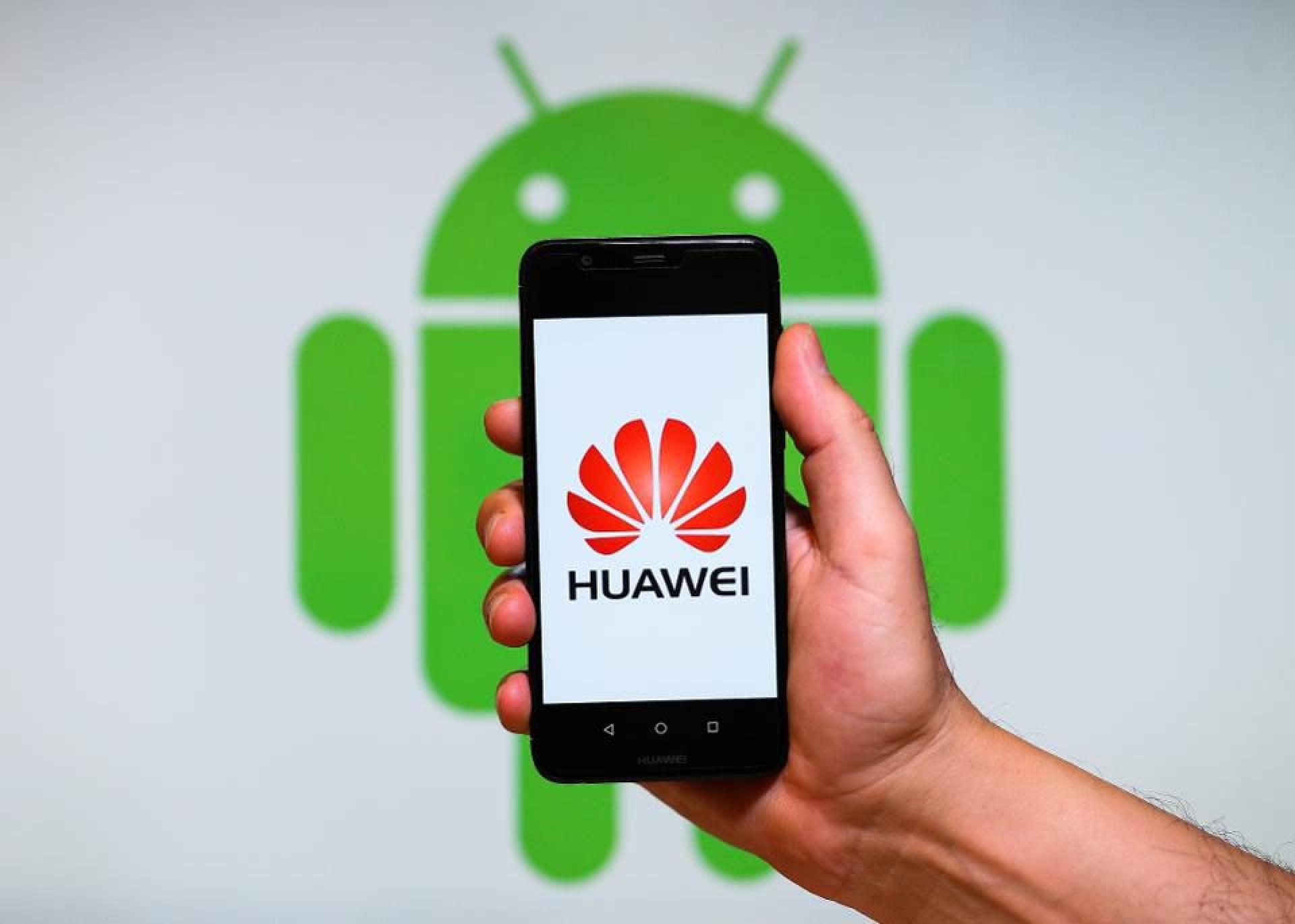 Abandona Huawei nuevo sistema operativo; regresará con Android
