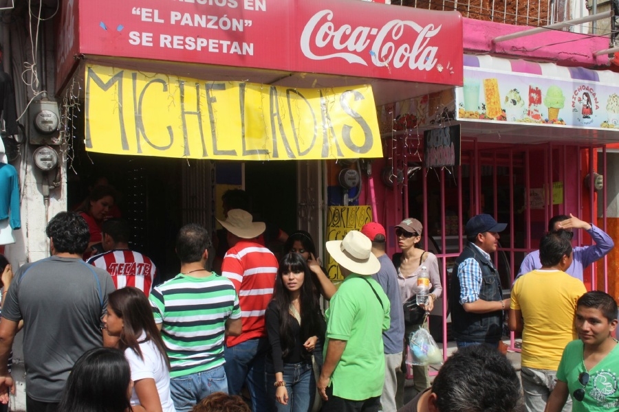 Denuncian la proliferación de expendios de “micheladas” con venta a menores de edad