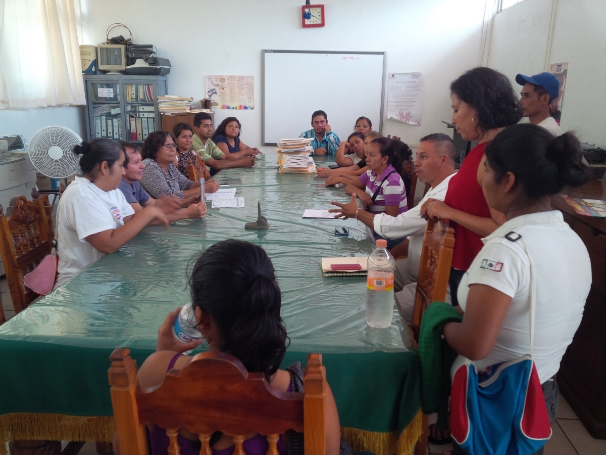 Malestar de padres de familia por compactación de grupos en Primaria de Yautepec