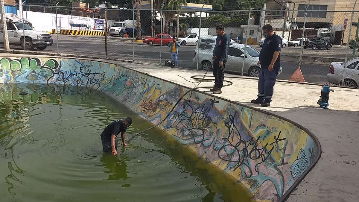 Apoya Protección Civil en desazolve de coladeras en Patios de la Estación