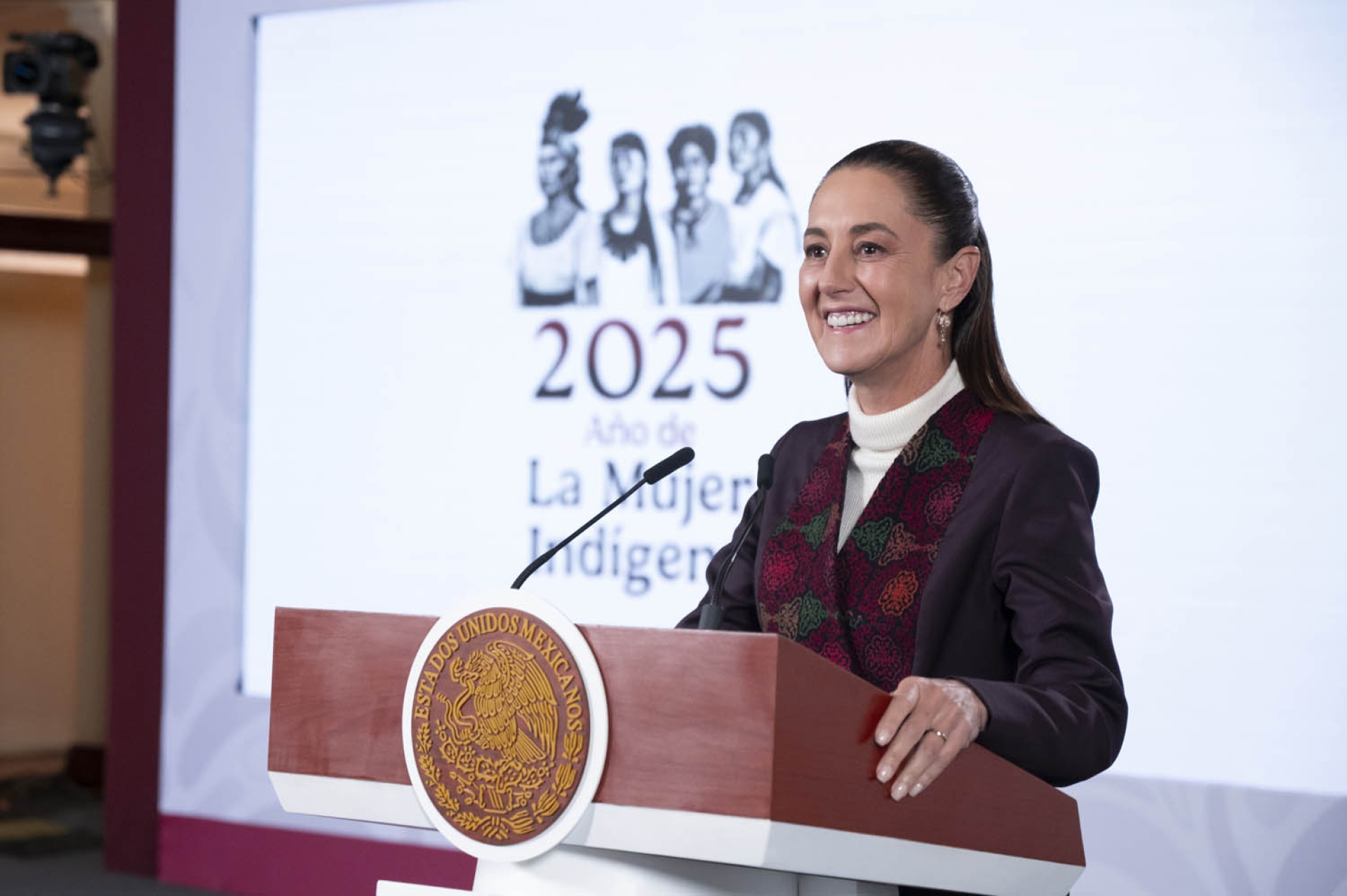 Sheinbaum niega pago a asistentes del evento en el Zócalo