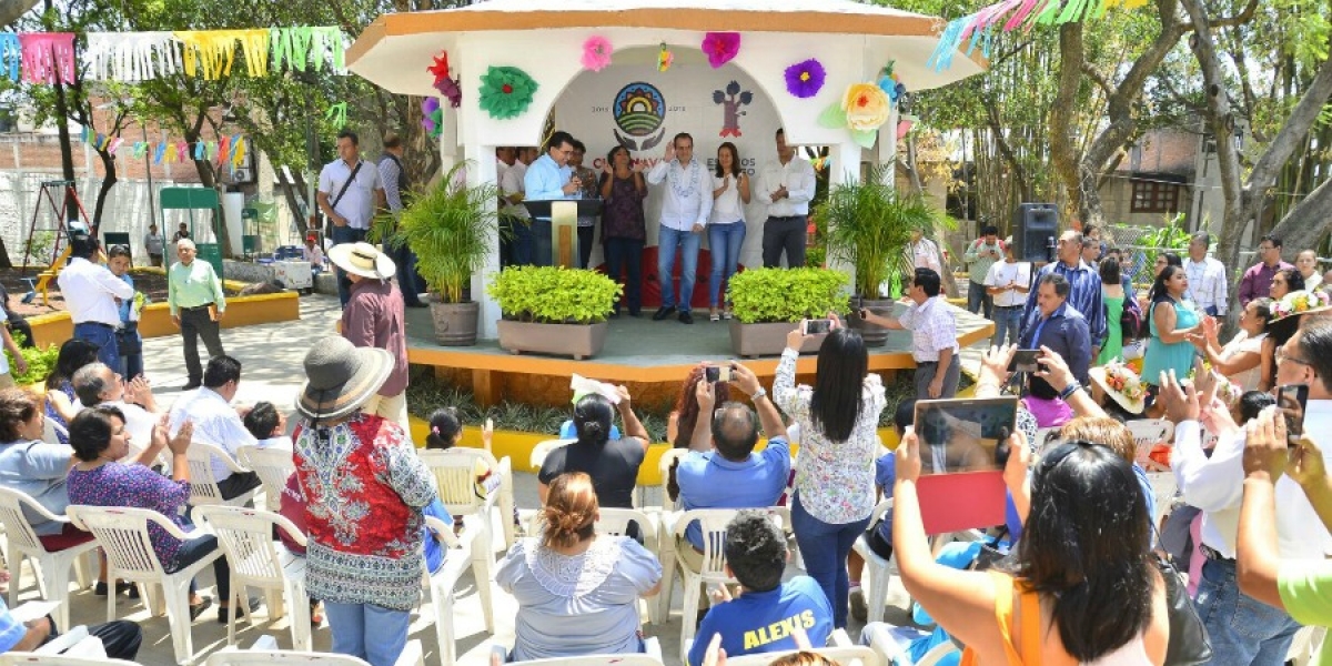 Inaugura Cuauhtémoc Blanco rehabilitación de parques Ramón Hernández Navarro y Tlaltenango