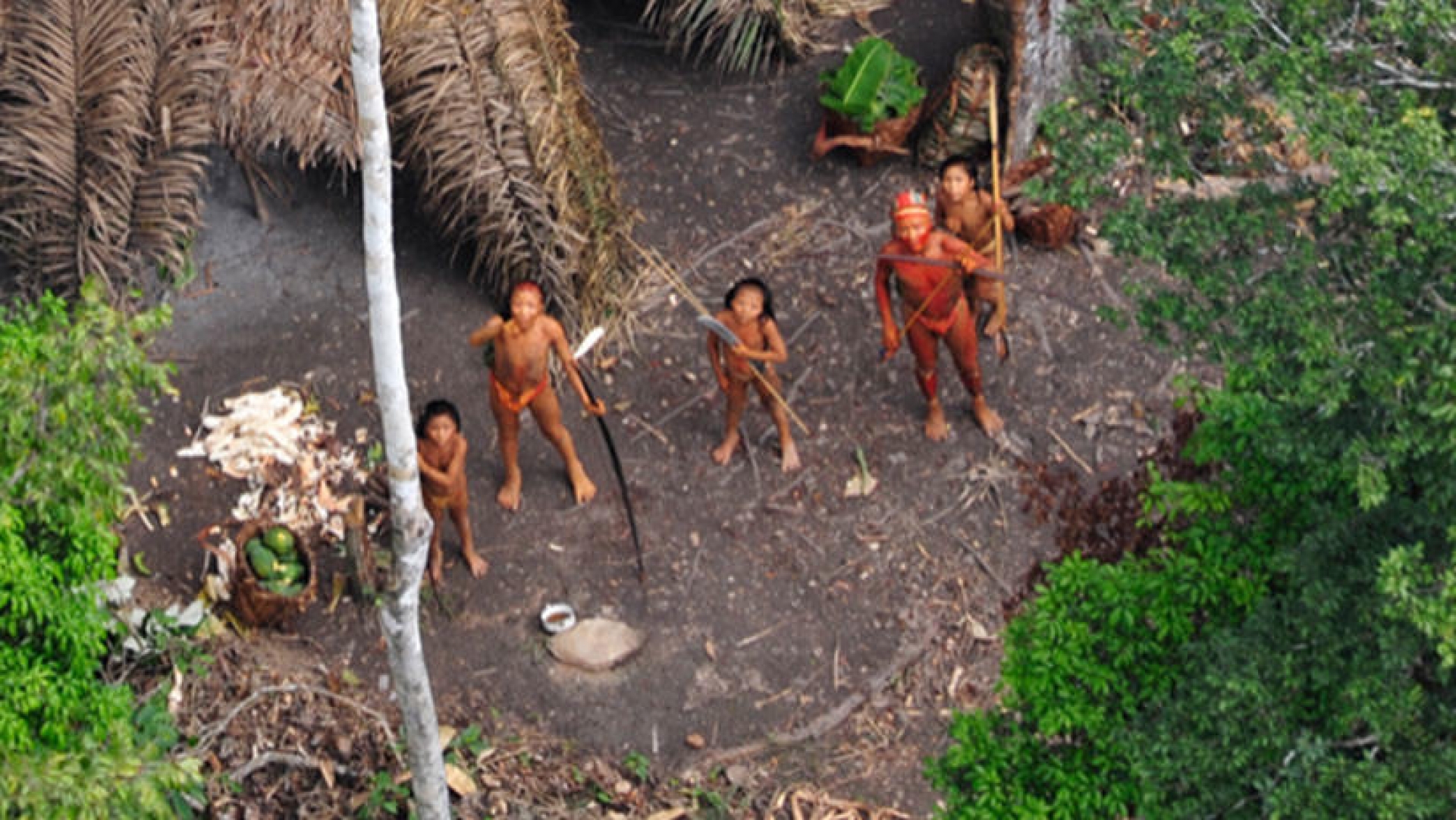 VIDEO: Dron capta a una tribu aislada en la Amazonía