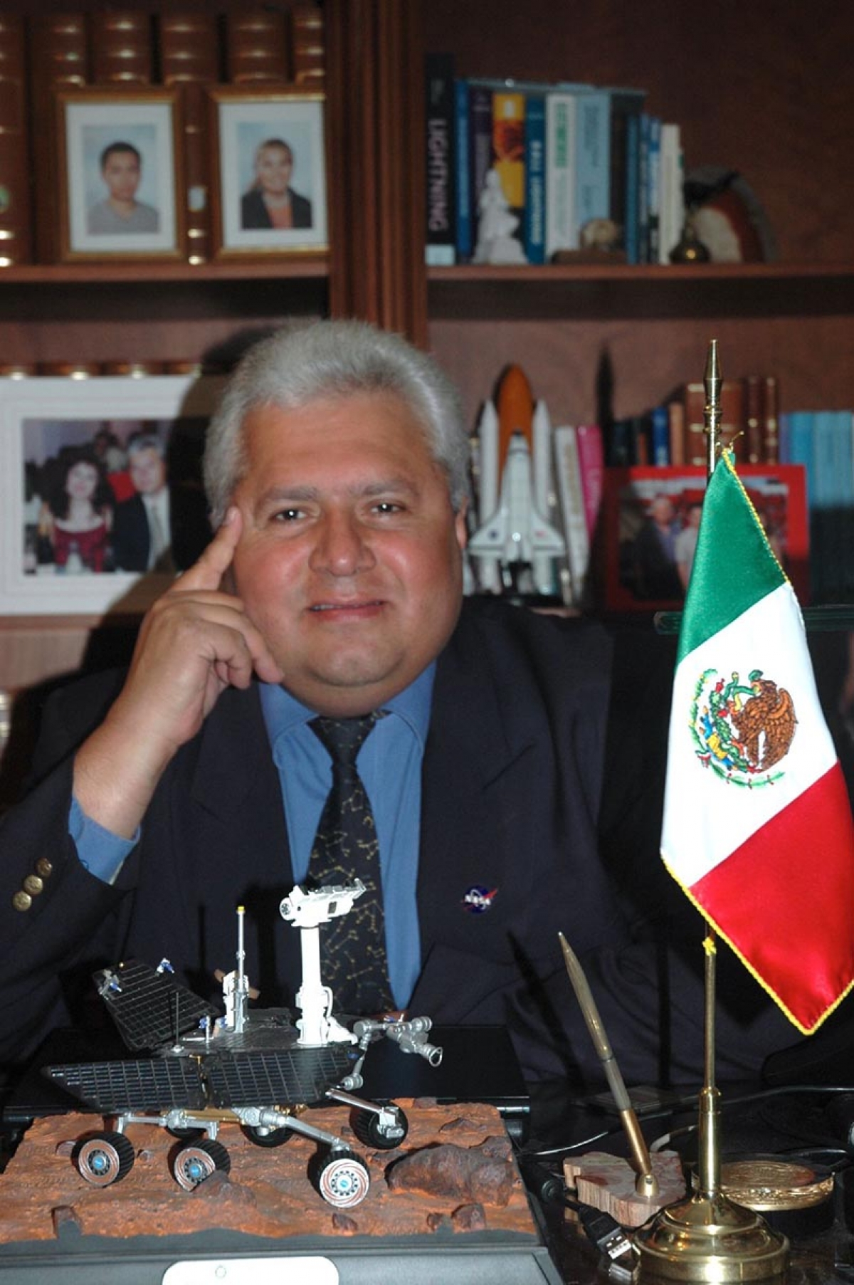 “Rafael Navarro” ya está en Marte; una montaña lleva el nombre del científico de la UNAM