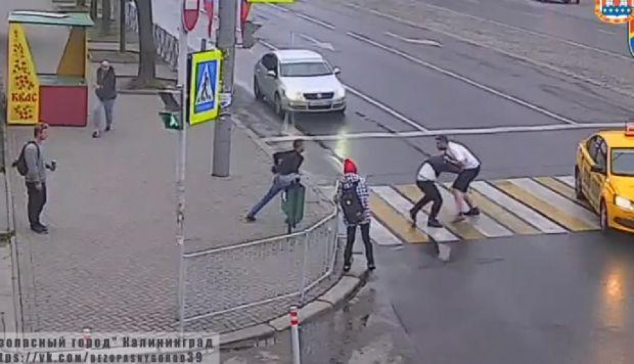 VIDEO: Agrede a mujer y recibe una buena lección