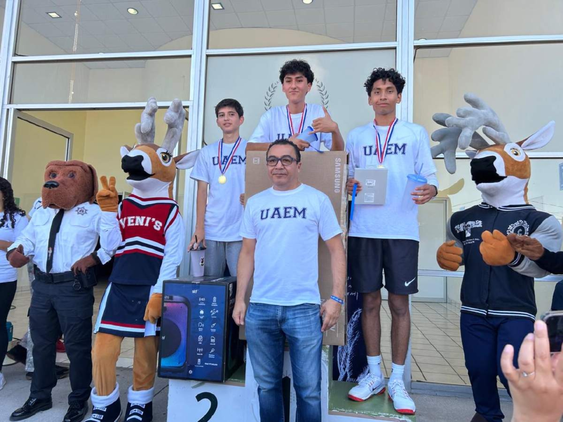 Celebró Facultad de Medicina el día del médico con carrera atlética