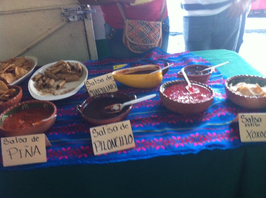 Jóvenes emprendedores buscan apoyo de financiamiento para proyecto de elaboración y comercialización de salsas ancestrales