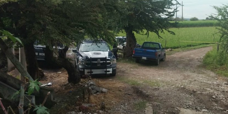 Hallan dos cadáveres en una terracería, en Xochitepec