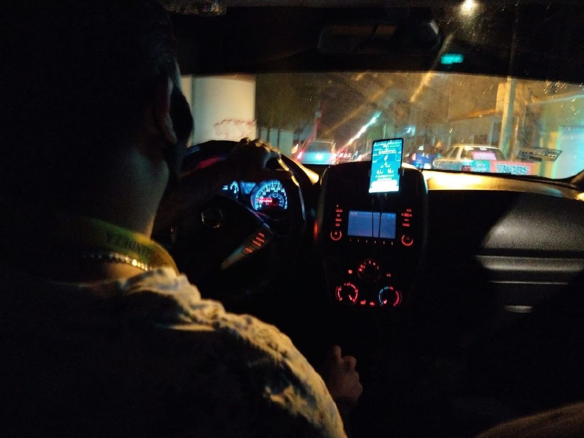 Dejó el taxi para trabajar como conductor de Didi