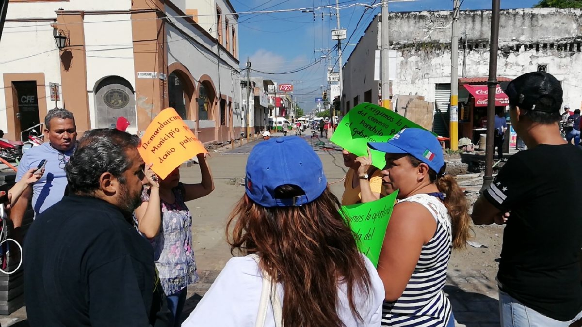 Comerciantes de Jojutla exigen reabrir la calle principal