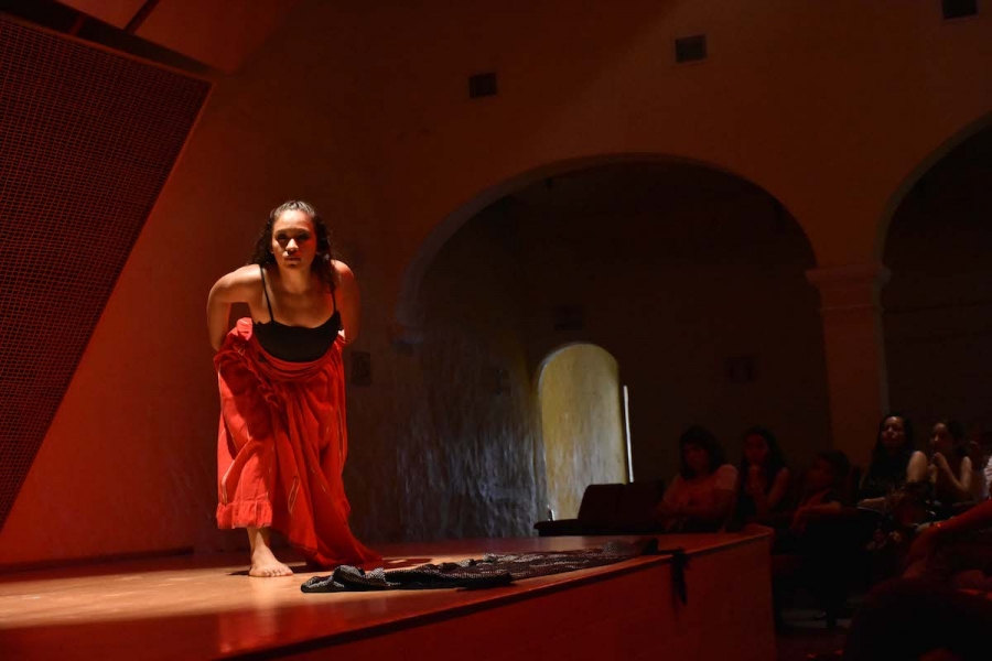 Alumnos de Chiapas armonizan poesía y danza en Feria de las Lenguas Indígenas