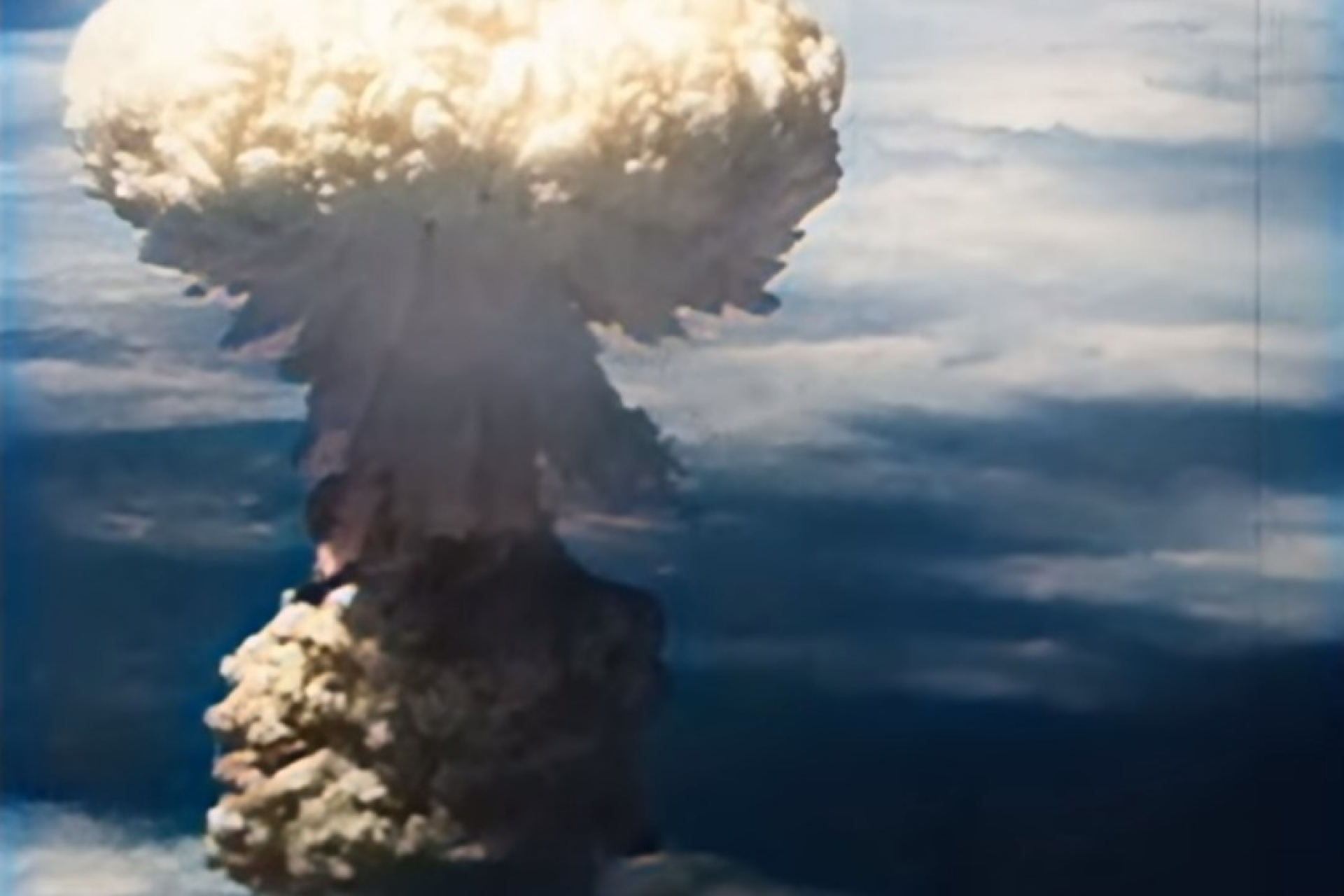 Recuperan video a color de los bombardeos de Hiroshima y Nagasaki