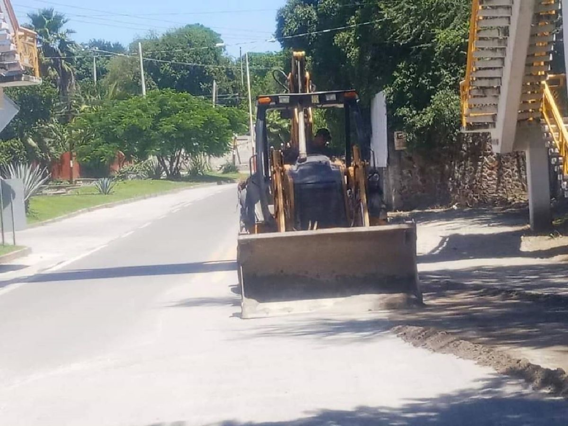 Llaman a no dejar material para construcción en la vía pública