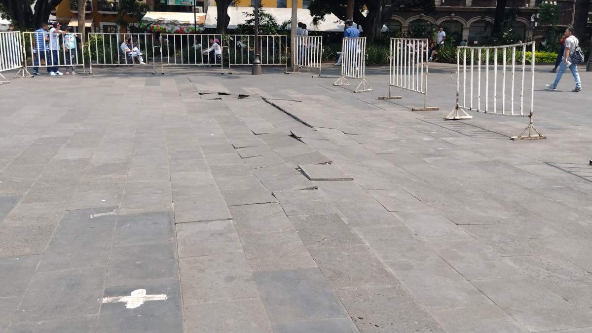 Se levanta el piso de la plaza de armas