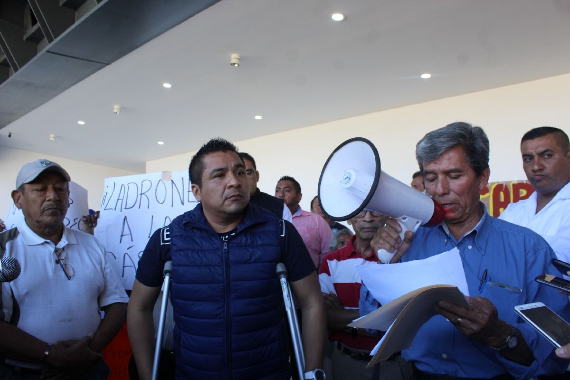 Despide Congreso a diez aviadores