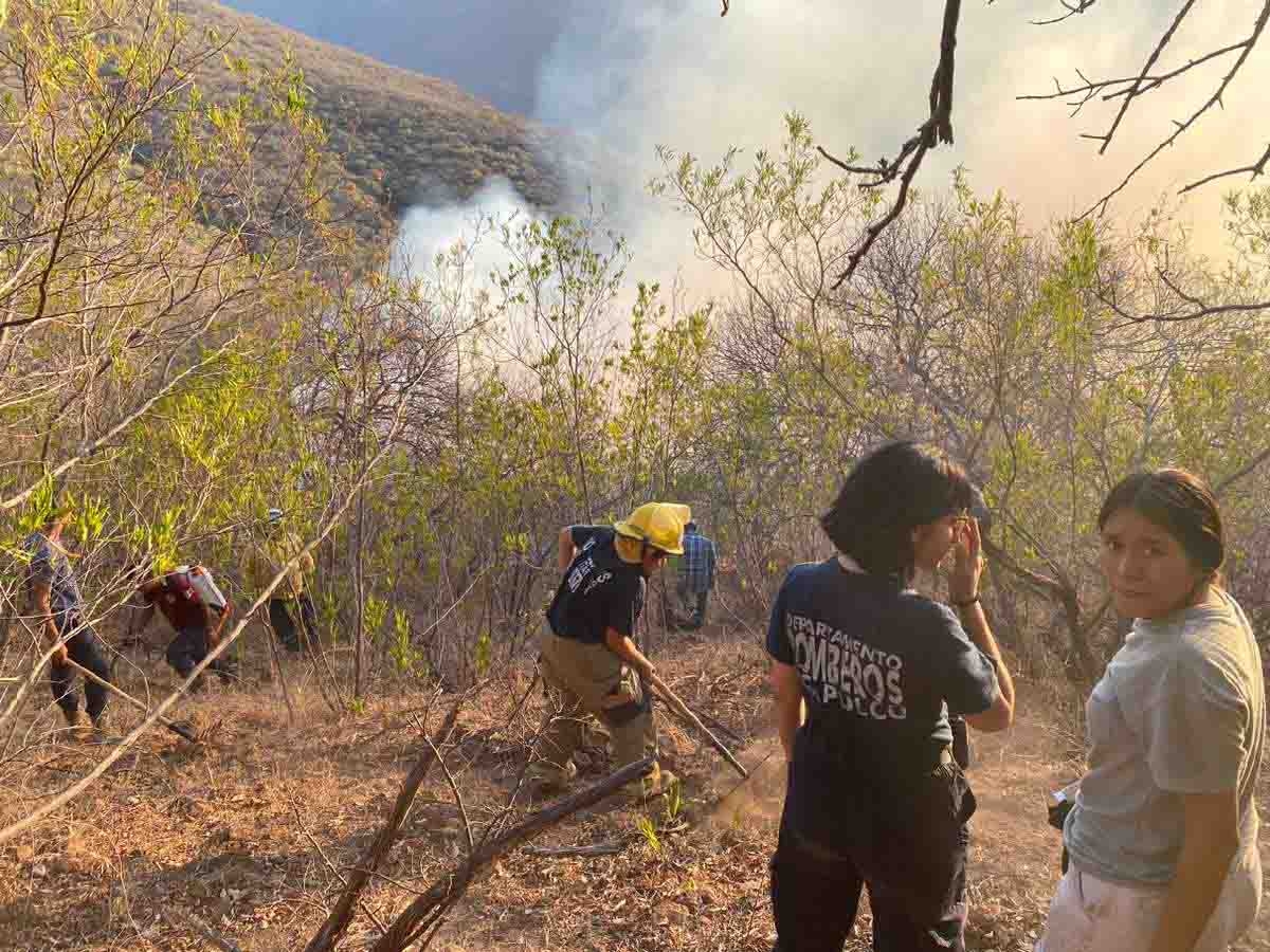 Incendio afecta a cerro “El Jumilar” de Tilzapotla