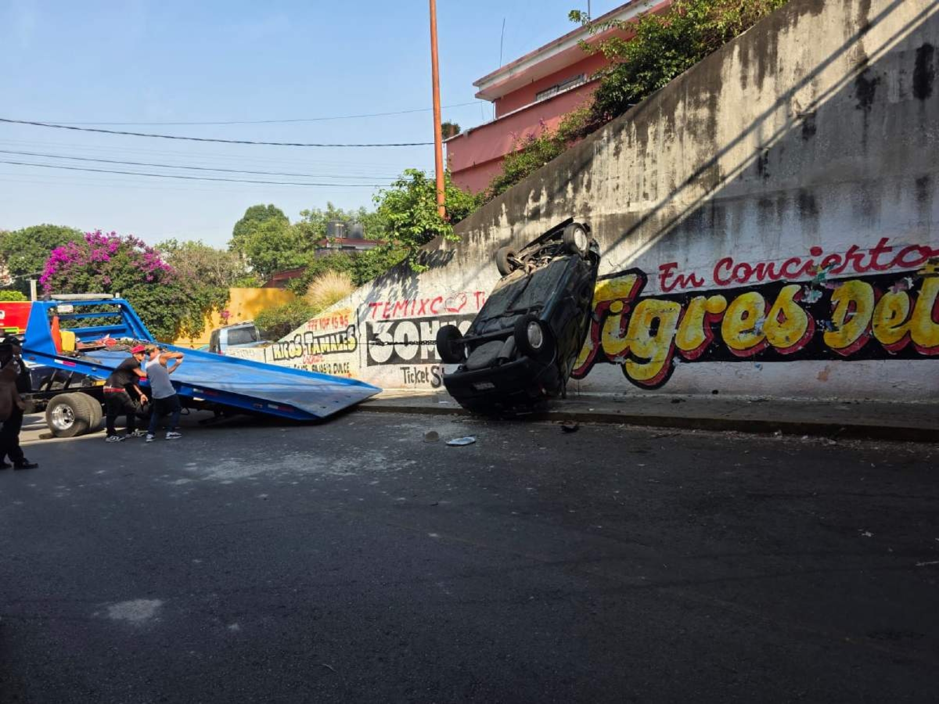 Vuelca auto al quedarse sin frenos