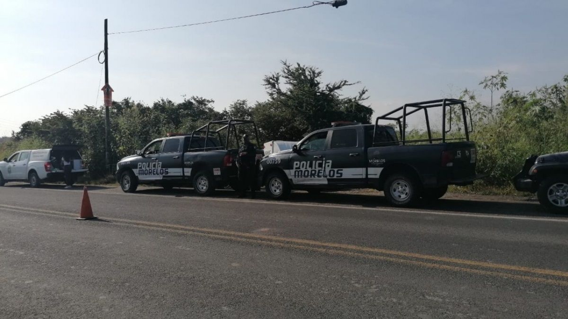 Tiran cadáver junto a la carretera Aeropuerto-Tepetzingo