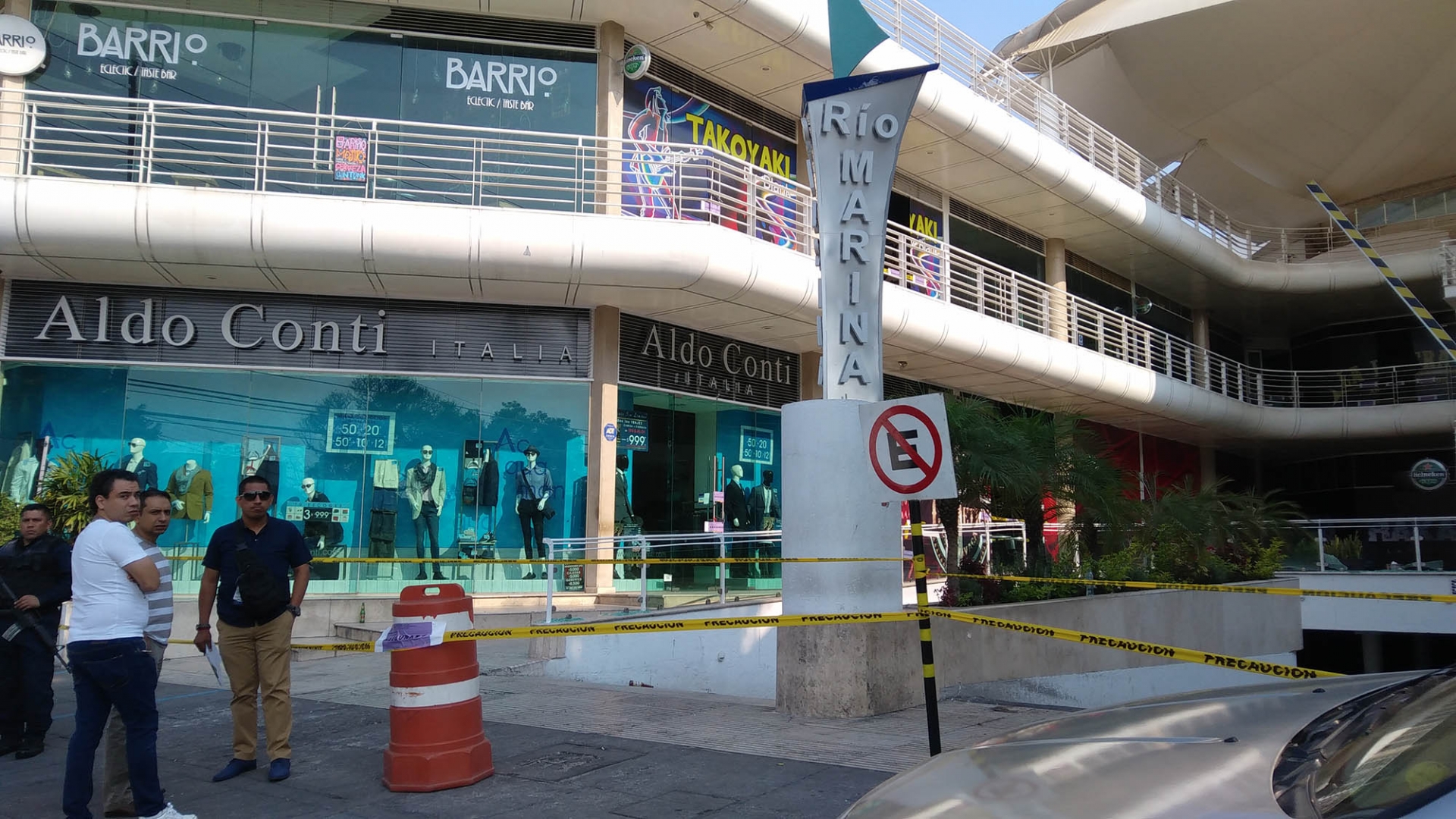 Ya operan con normalidad bares en Plaza Marina