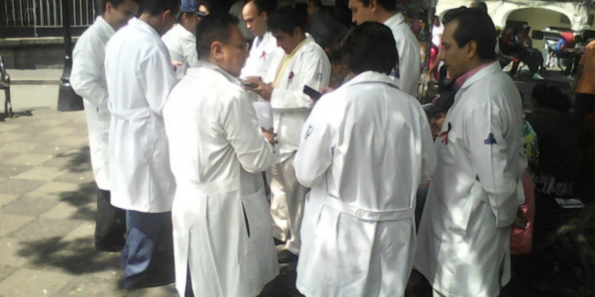 Médicos se manifiestan en Cuernavaca, como parte del movimiento #YoSoy17