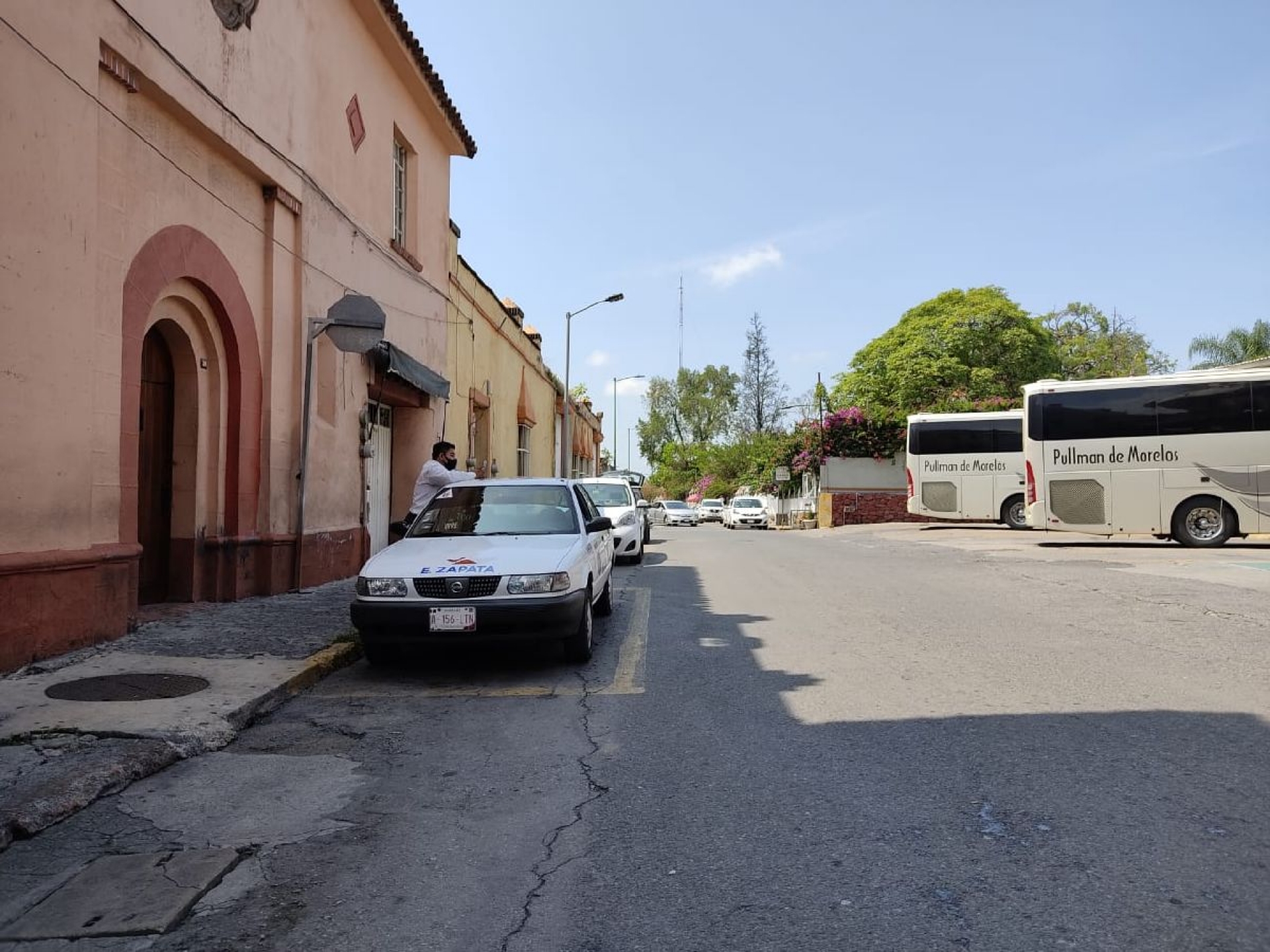 Por la pandemia, taxistas de base buscan servicio de calle