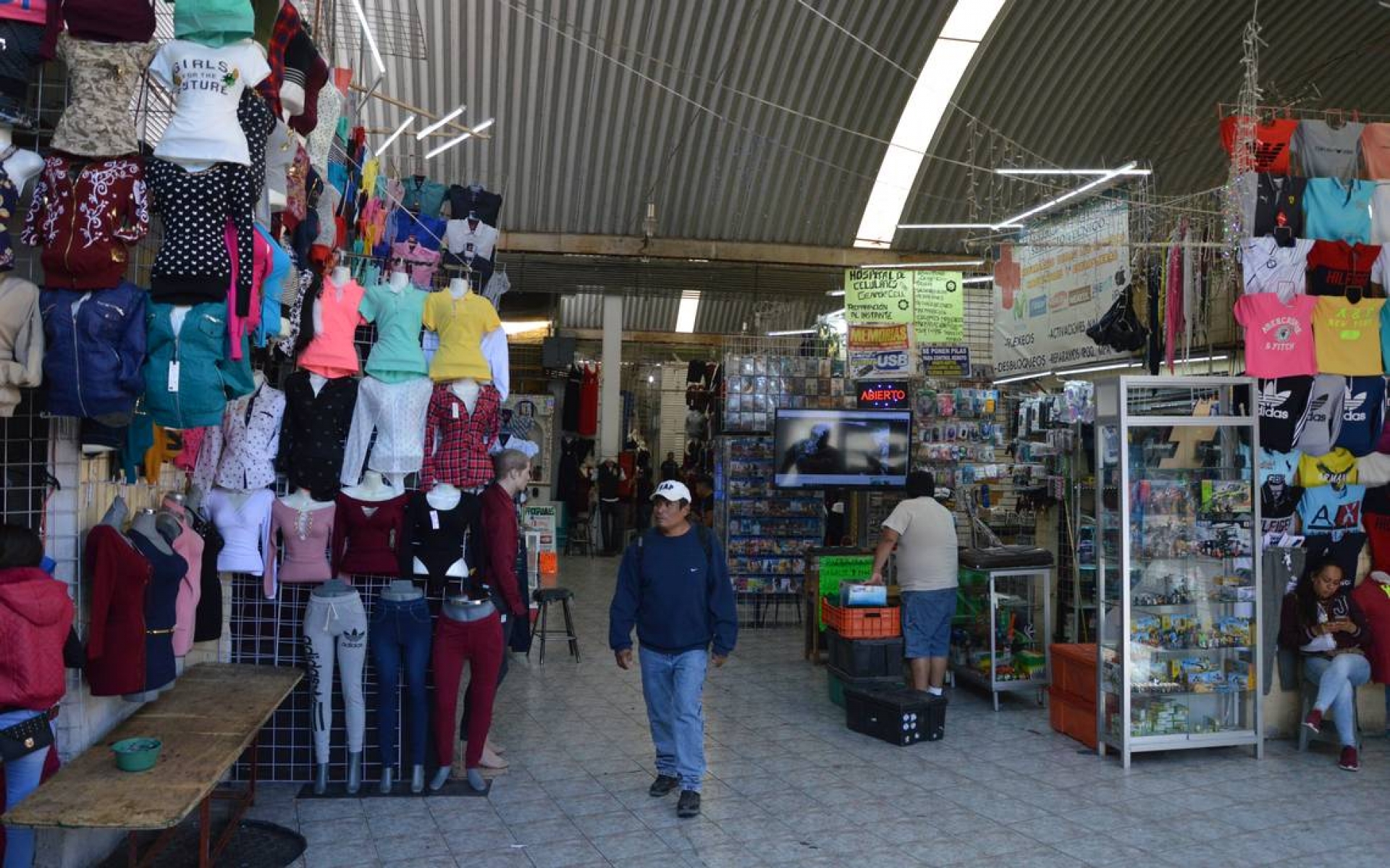 Comerciantes piden reanudar actividades