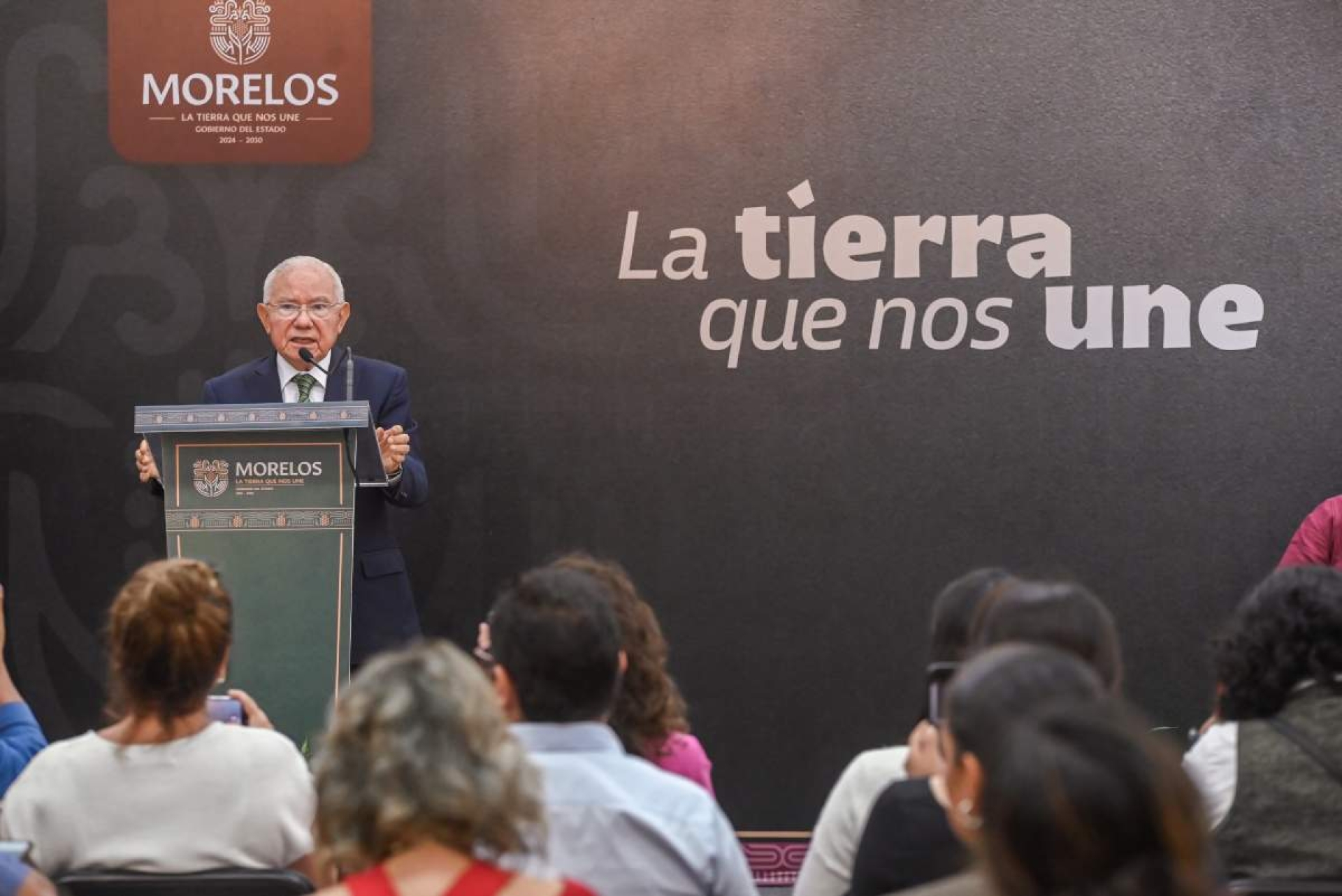 Piden acelerar investigaciones contra exfiscal