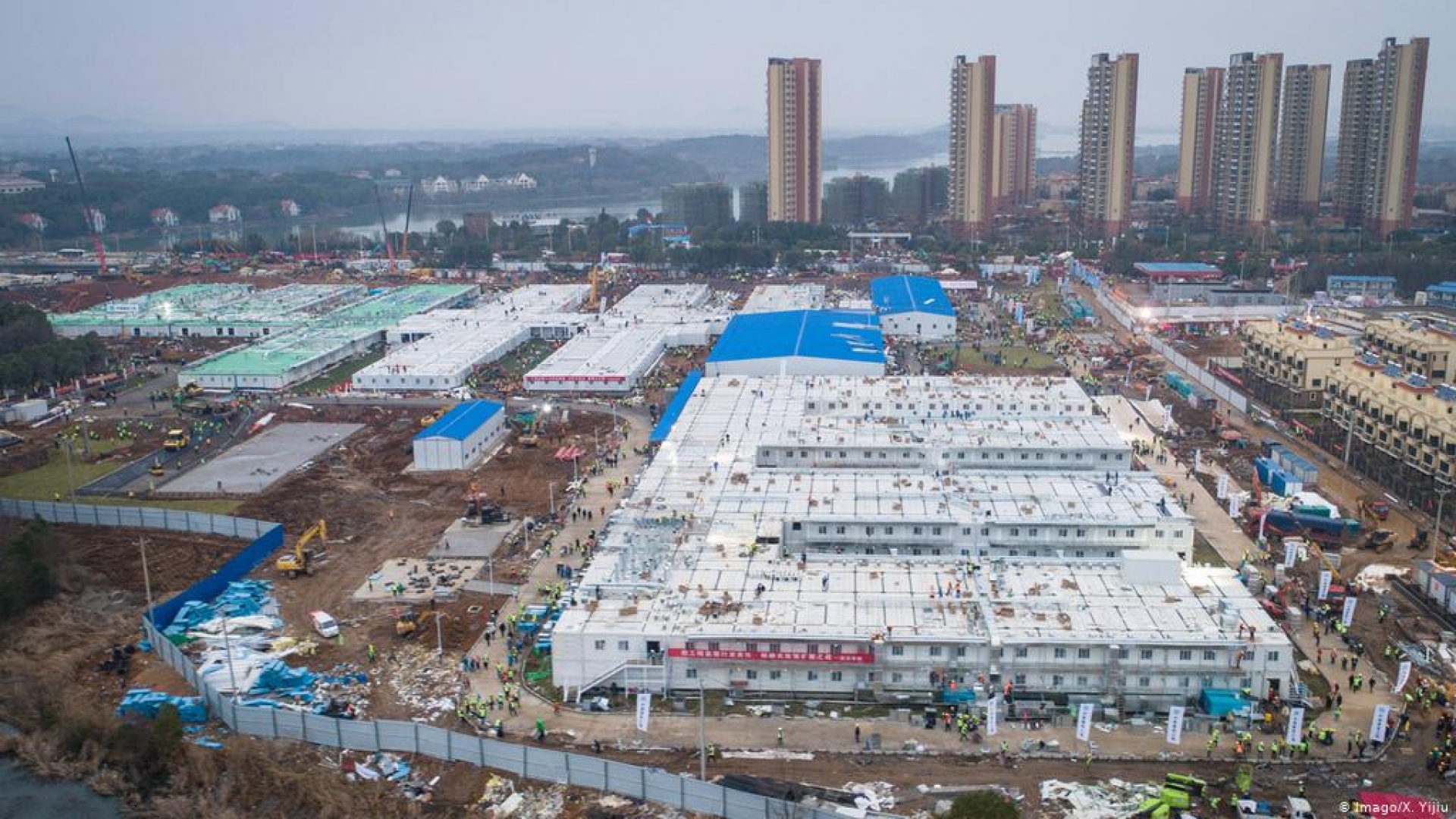 China construye campo masivo de cuarentena para más de 4 mil pacientes COVID