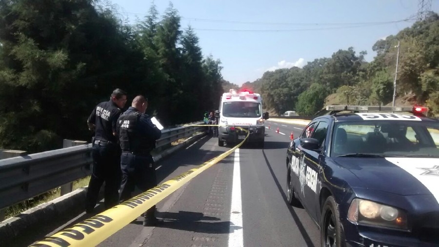 Localizan un cadáver junto a la autopista