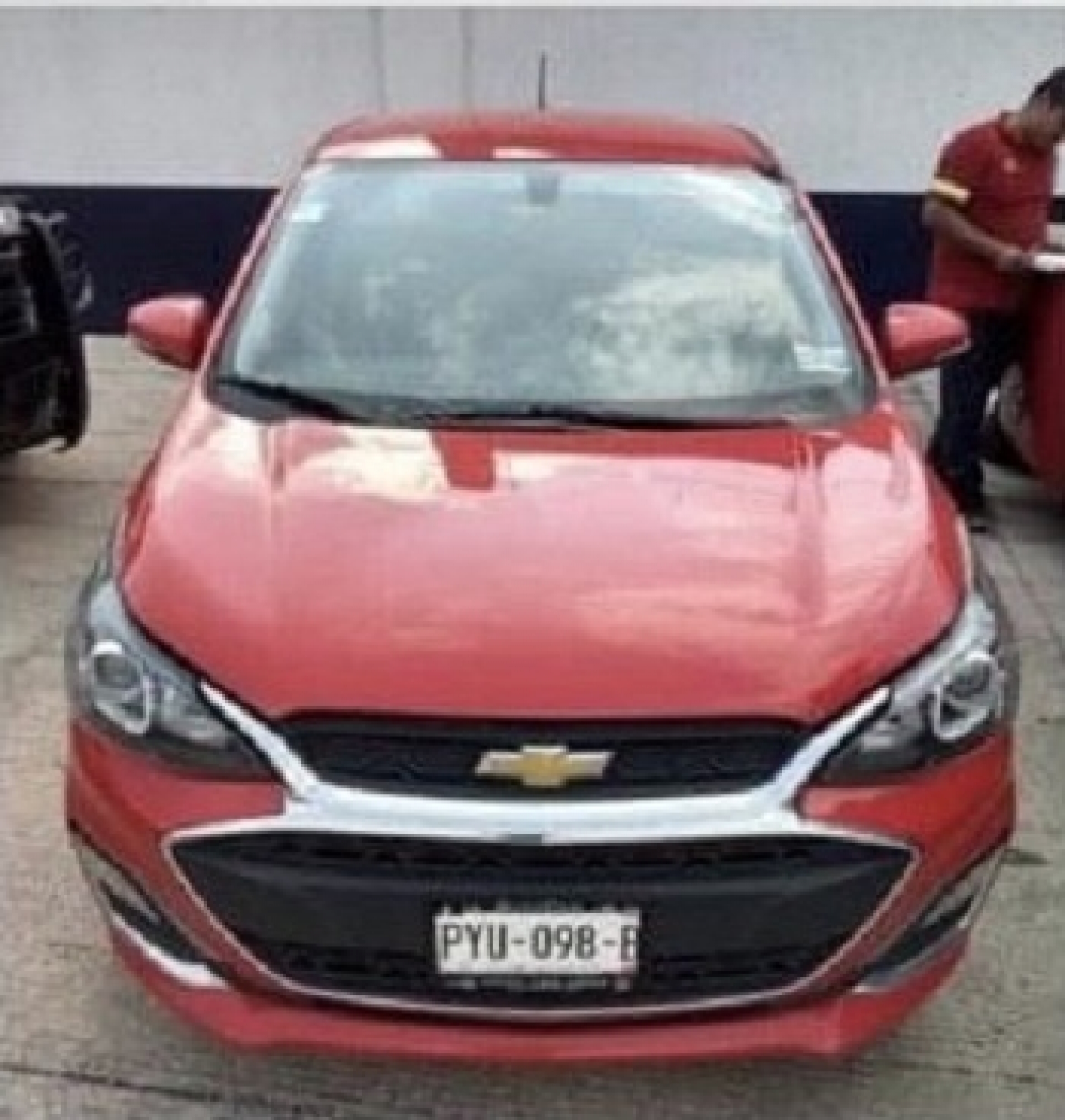 Arrestan a un hombre que conducía un auto robado