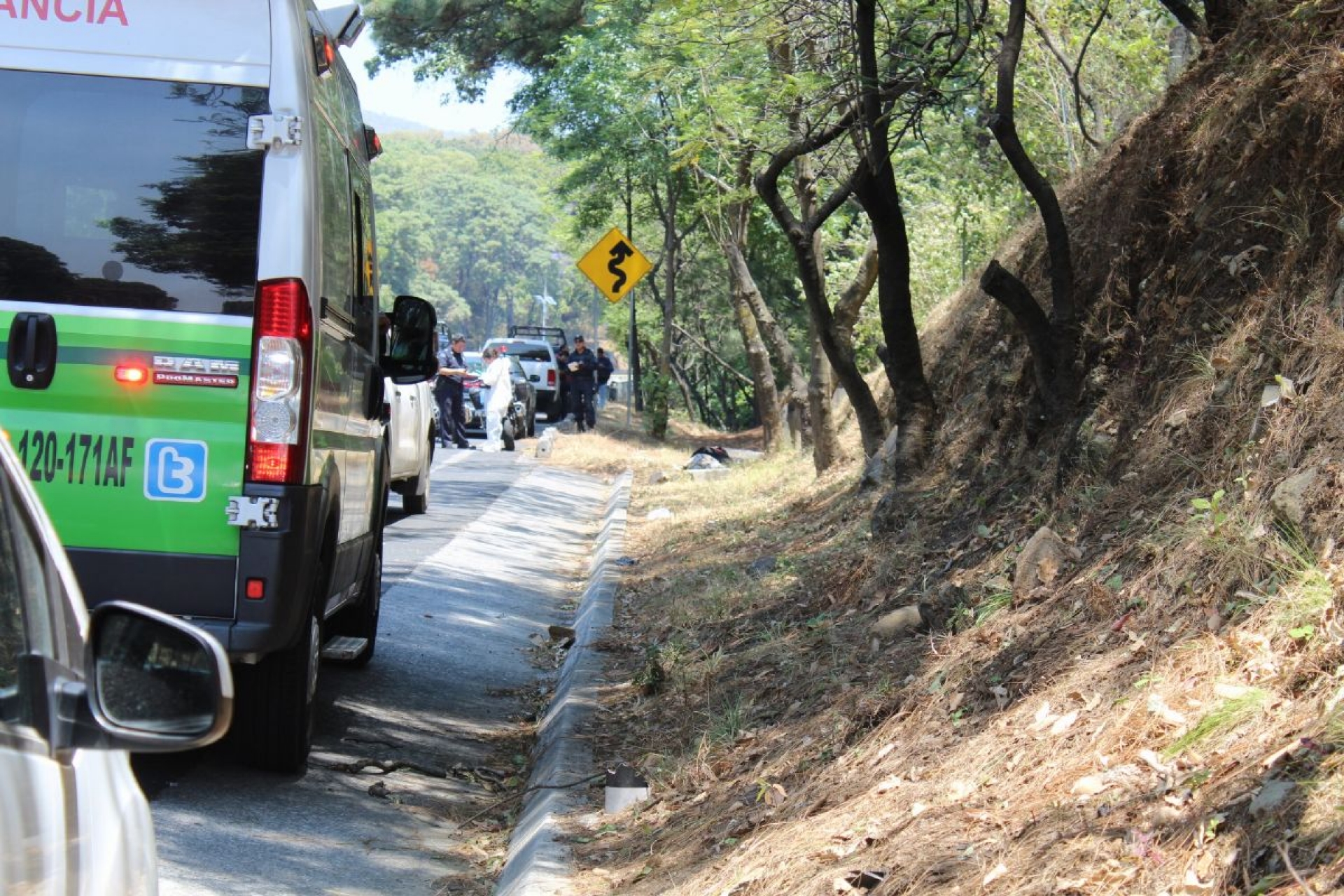 Encuentran a un hombre muerto junto a la México-Acapulco
