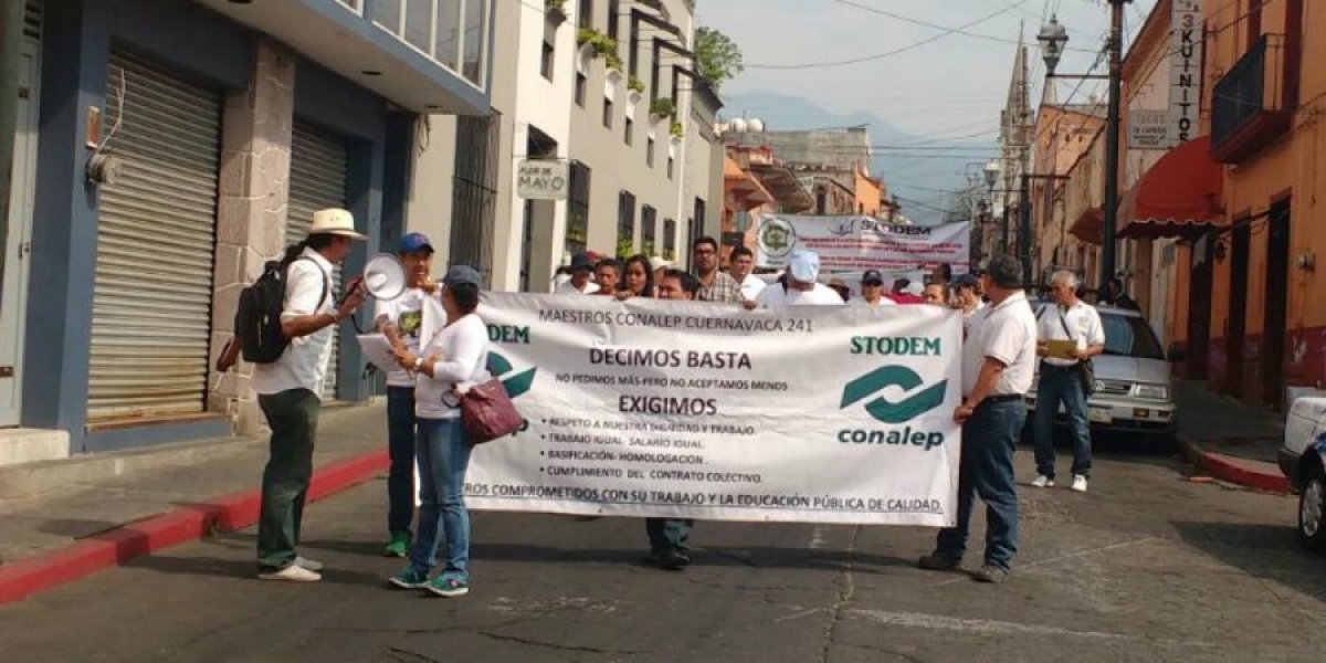 Se manifiestan trabajadores sindicalizados del Conalep