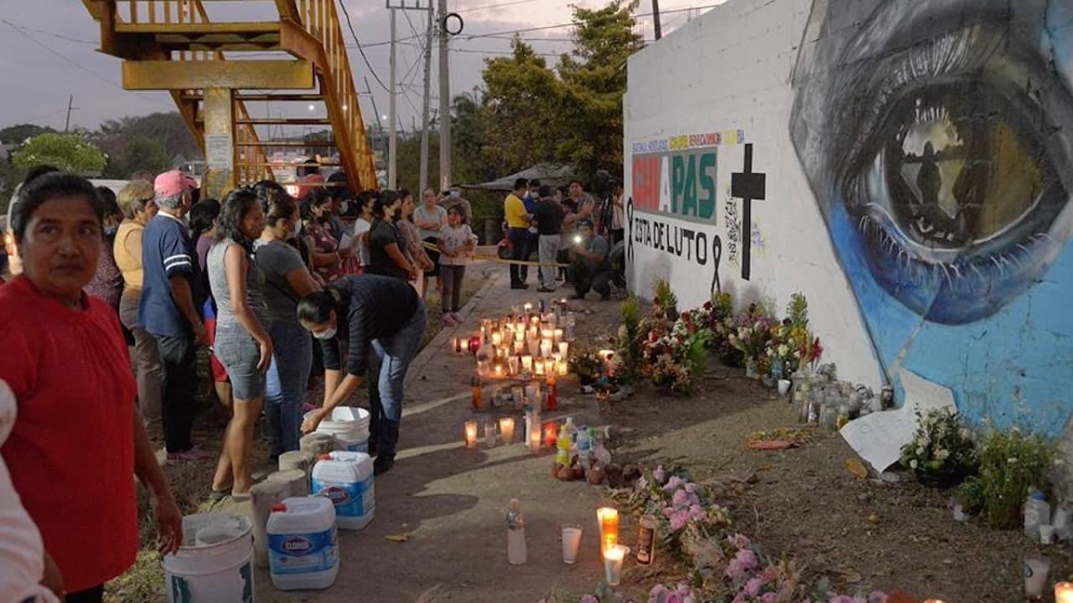 Rinden homenaje a migrantes fallecidos tras volcadura de tráiler en Chiapas