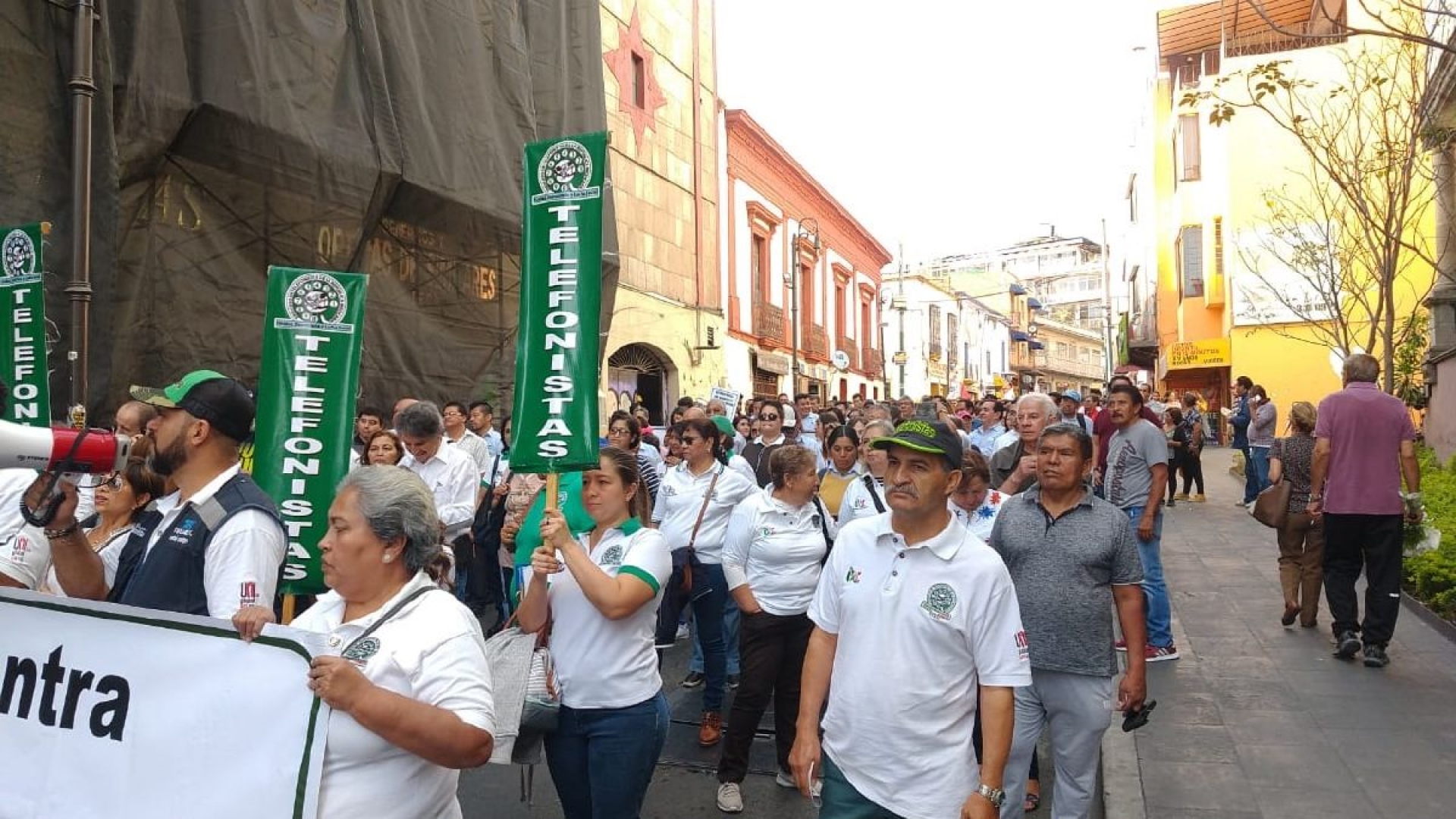 Telefonistas piden aumento de salario