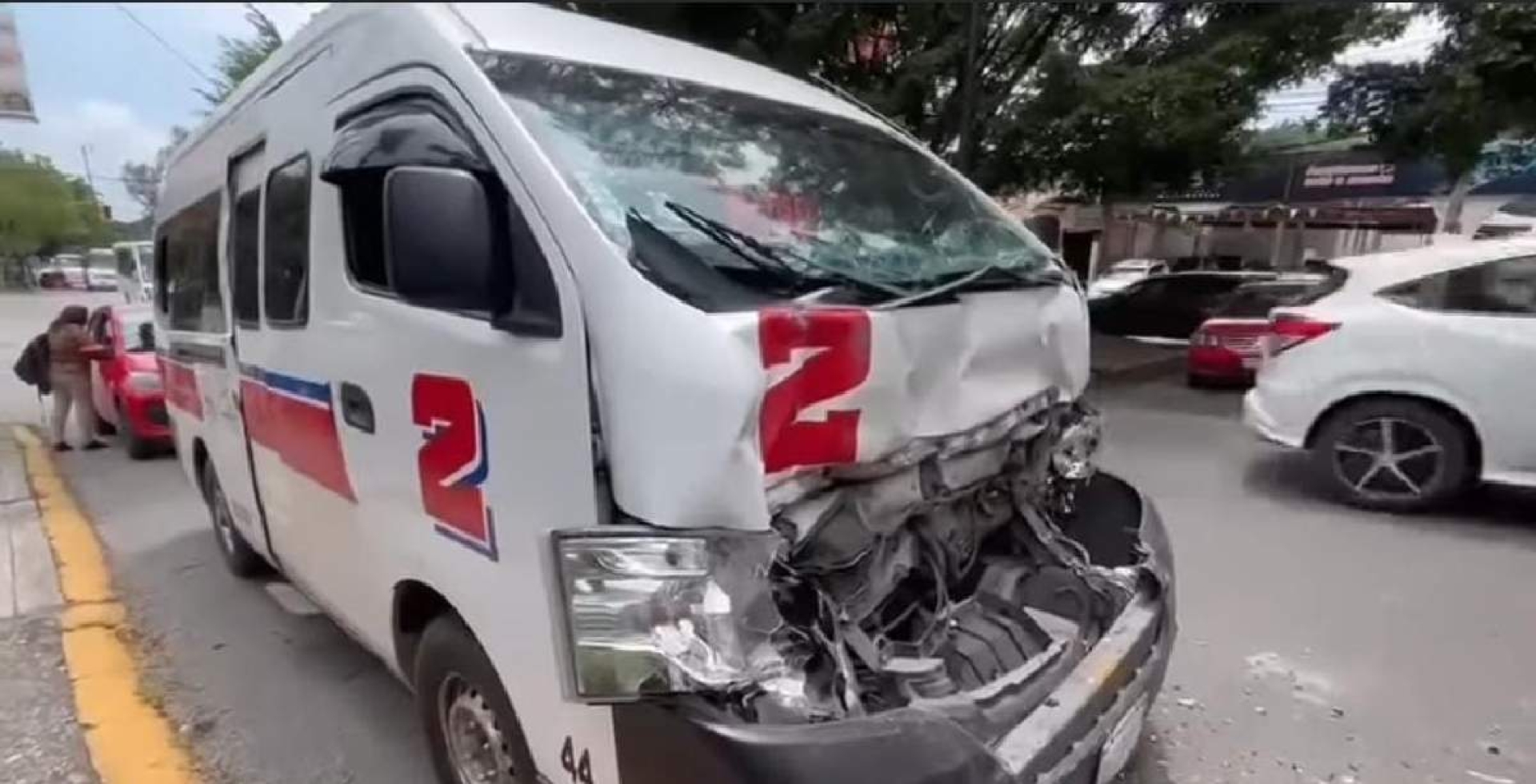 Pasajero sufre secuelas tras choque entre 'rutas'