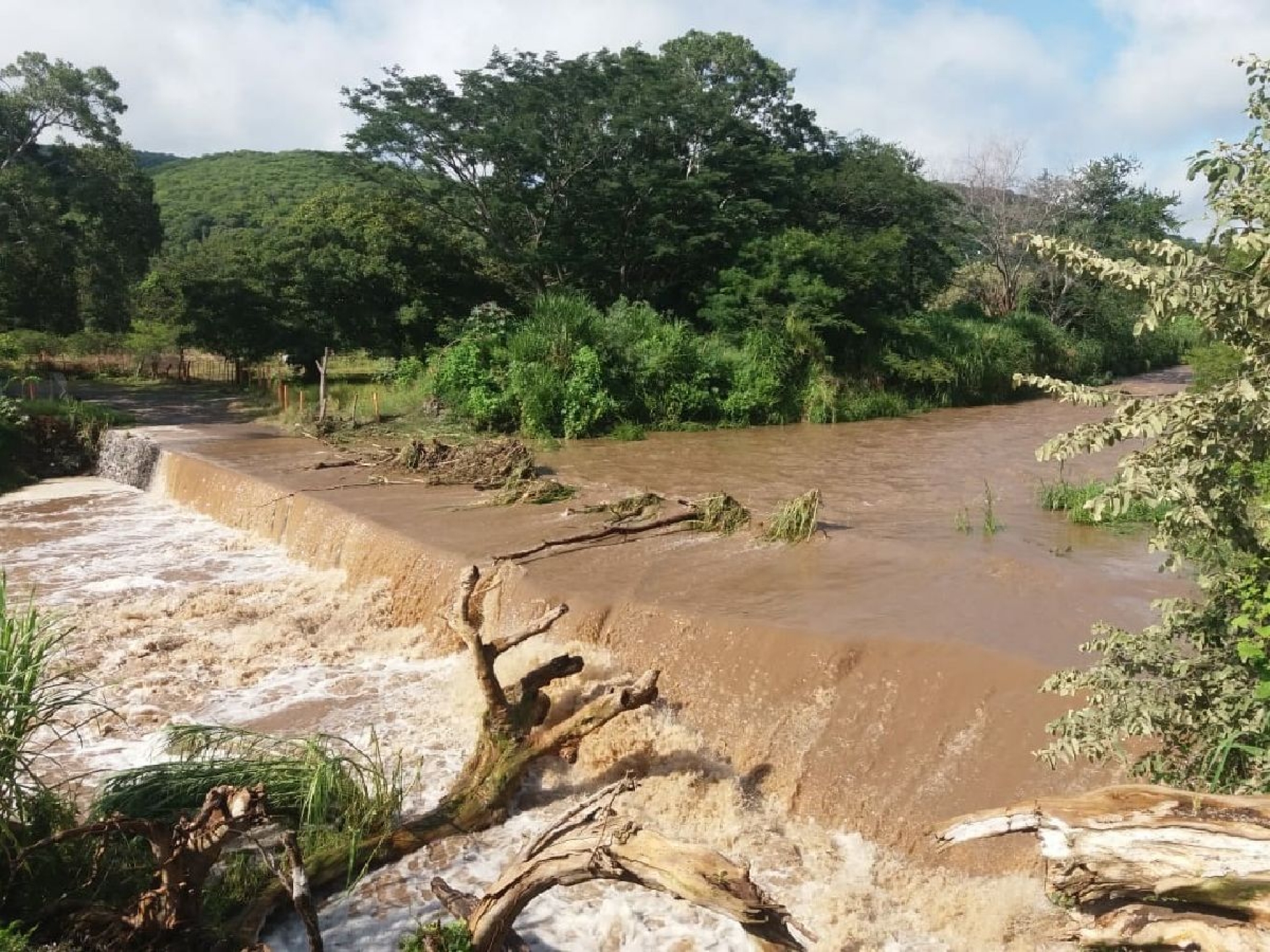 Crece el río Chalma pero sin causar daños: PC Tetecala