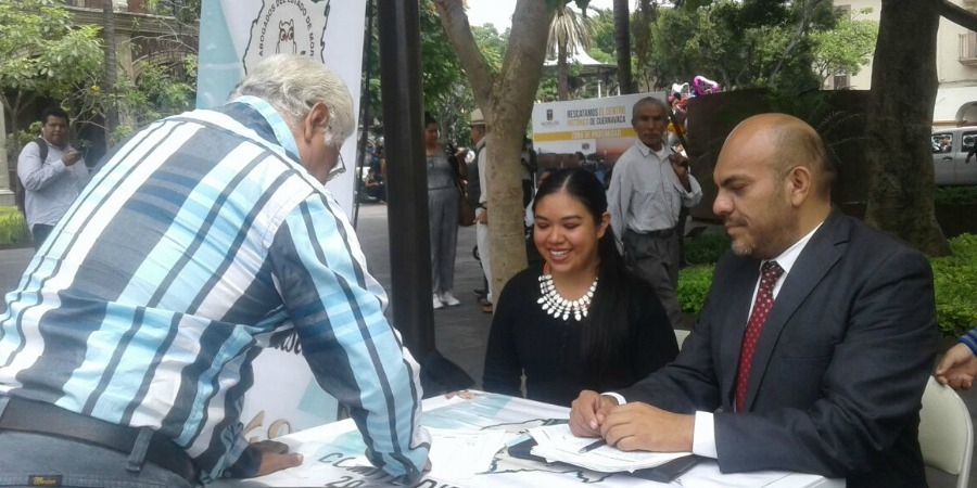 Presentan abogados ante PGR 400 firmas recabadas por afectaciones en paso exprés