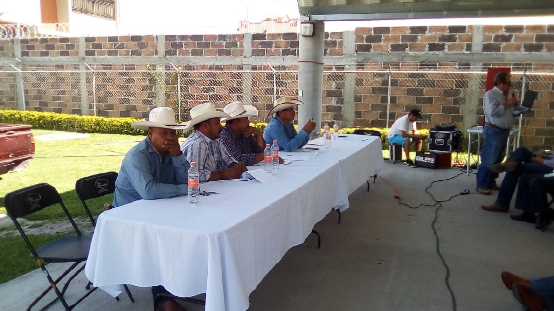Amagan campesinos con cerrar la autopista Siglo XXI