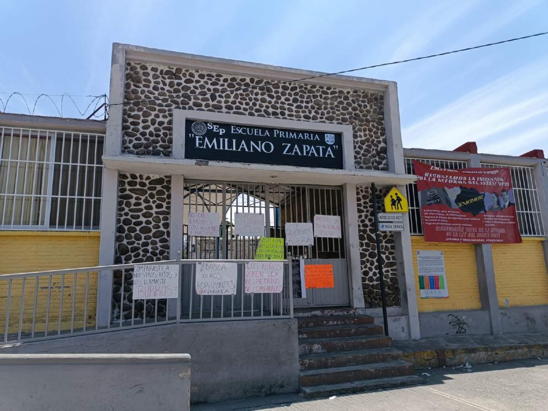 Se cumplen tres días de toma de primaria en Tlaltizapán