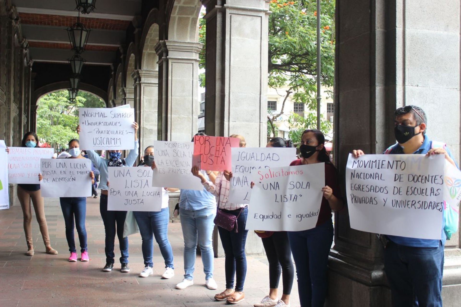 Piden entregar ya plazas de docentes